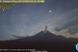Semeru kembali alami erupsi disertai letusan setinggi 900 meter dan suara gemuruh