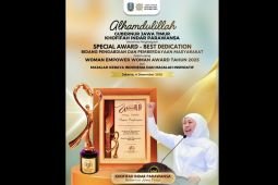 Khofifah raih Woman Empower Award 2025 atas dedikasi layani masyarakat