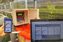 Unesa bantu BUMDes Ponokawan kelola hidroponik cerdas