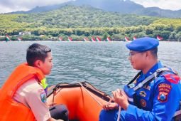 Polres Situbondo intensifkan patroli objek wisata Pasir Putih