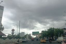 BMKG: Surabaya Kamis ini berpeluang hujan dengan disertai petir