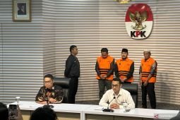 KPK : Bupati Bekasi dan ayahnya jadi tersangka OTT