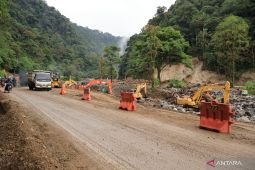 Menteri PU: Kendaraan roda empat bisa lewati Lembah Anai 16 Desember
