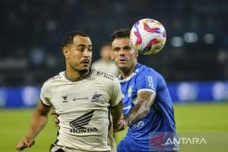 Persib jamu PSM, Persija ditantang Bhayangkara