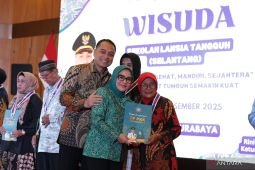 Pemkot Surabaya lakukan wisuda 1.722 peserta program Selantang 2025