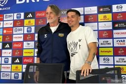 Pelatih: Dewa United hadapi ujian identitas saat tantang Persebaya