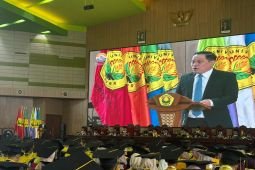 Anggota DPR ajak wisudawan Unej cerdas berinvestasi dan bijak berteknologi