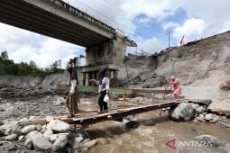 Indonesia races to restore governance after Sumatra's floods
