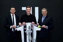 Juventus resmi datangkan bek Swedia Emil Holm dari Bologna