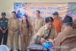 PWI Lamongan gelar baksos dan layanan publik peringati HPN 2026