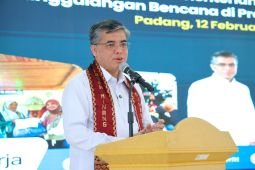 Manpower minister urges labor unions to hold skill certificates