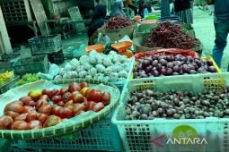 Harga pangan Selasa ini, Cabai rawit merah Rp65.600/kg dan telur ayam Rp31.350/kg