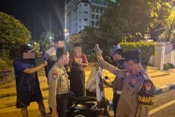 Polisi bubarkan aksi perang sarung di alun-Alun Ponorogo