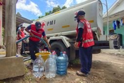 PMI Jember distribusikan ribuan liter air bersih pascabanjir bandang