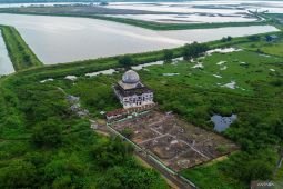 Ziarah kubur jelang Ramadhan di Sidoarjo