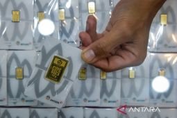 Harga emas Antam turun Rp17.000 jadi Rp2,956 juta per gram