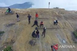 Tim SAR temukan pendaki hilang di Kawah Ijen dalam keadaan selamat