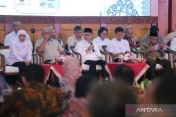 Khofifah instruksikan perbanyak distribusi dan suplai bahan pokok