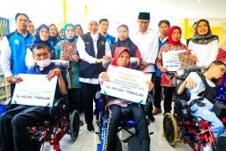 Gubernur Khofifah salurkan bantuan senilai Rp16,61 miliar