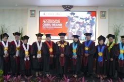 Ubaya kukuhkan 10 guru besar demi perkuat riset inovasi