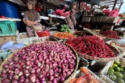 Harga pangan Kamis ini, cabai rawit Rp82.300/kg dan bawang merah Rp43.450/kg