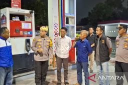 Kapolres Situbondo minta masyarakat tenang dan berhenti borong BBM