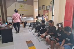 Polres Situbondo amankan empat anak jalanan memalak pengguna jalan