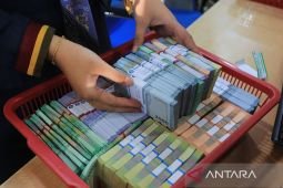 Rupiah Senin melemah terseret lonjakan harga minyak dunia