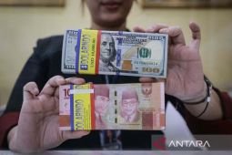 Rabu ini rupiah melemah menjadi Rp16.930 per dolar AS