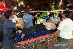 Puluhan korban kecelakaan kereta api di Bekasi dievakuasi ke RS