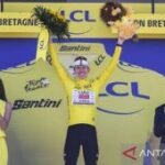 Tadej Pogacar menangi Tour of Flanders untuk ketiga kalinya