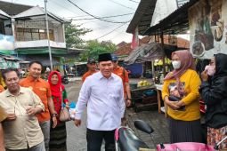 Legislator tinjau lonjakan harga minyak goreng di Pasar Krian