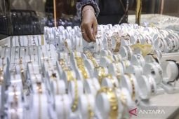 Harga emas UBS, Antam, dan Galeri24 di Pegadaian Sabtu ini menurun