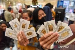 Harga emas Antam pada Senin anjlok Rp42.000 jadi Rp2,818 juta/gr