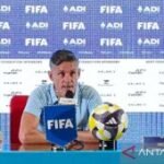 John Herdman main bola dengan warga di Lombok usai FIFA Series 2026