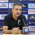 Pelatih Arema minta pemain fokus ke dua laga terakhir