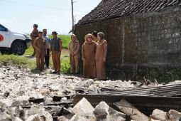 Pemkab Bojonegoro bantu korban kebakaran rumah oleh ODGJ