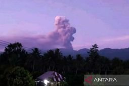Lima pendaki terluka akibat Gunung Dukono erupsi