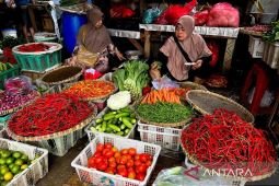 Harga pangan Selasa ini, cabai rawit Rp74.150/kg dan telur ayam Rp30.300/kg