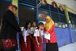 Kamis Mlipis, ketika bahasa kembali bernapas