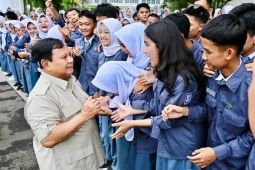 Prabowo sapa ratusan pelajar Jabar di Istana Kepresidenan