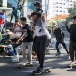 Peringatan hari skateboard di Surabaya