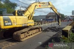 Jalan nasional Tulungagung-Trenggalek ditutup total