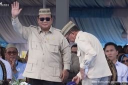 Prabowo dianugerahkan lencana emas Adhi Bhakti Tani Nelayan Maha Utama