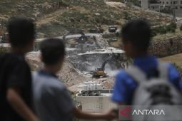 Israel serang masjid di Betlehem, larang azan subuh