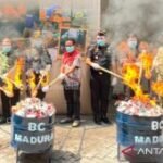 21 juta batang rokok ilegal di Madura dimusnahkan