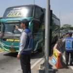 Pengaturan arus kendaraan di pintu keluar tol Singosari