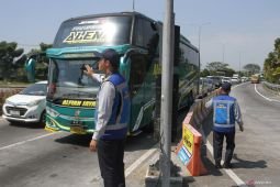 Pengaturan arus kendaraan di pintu keluar tol Singosari