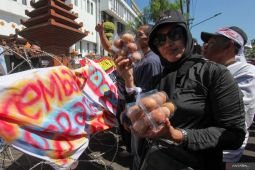 Pemprov Jatim siap pertemukan peternak dan pedagang cari solusi harga telur
