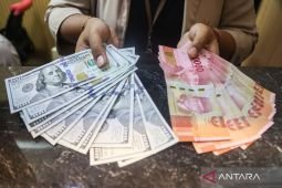 Jumat ini rupiah menguat menjadi Rp18.065 per dolar AS